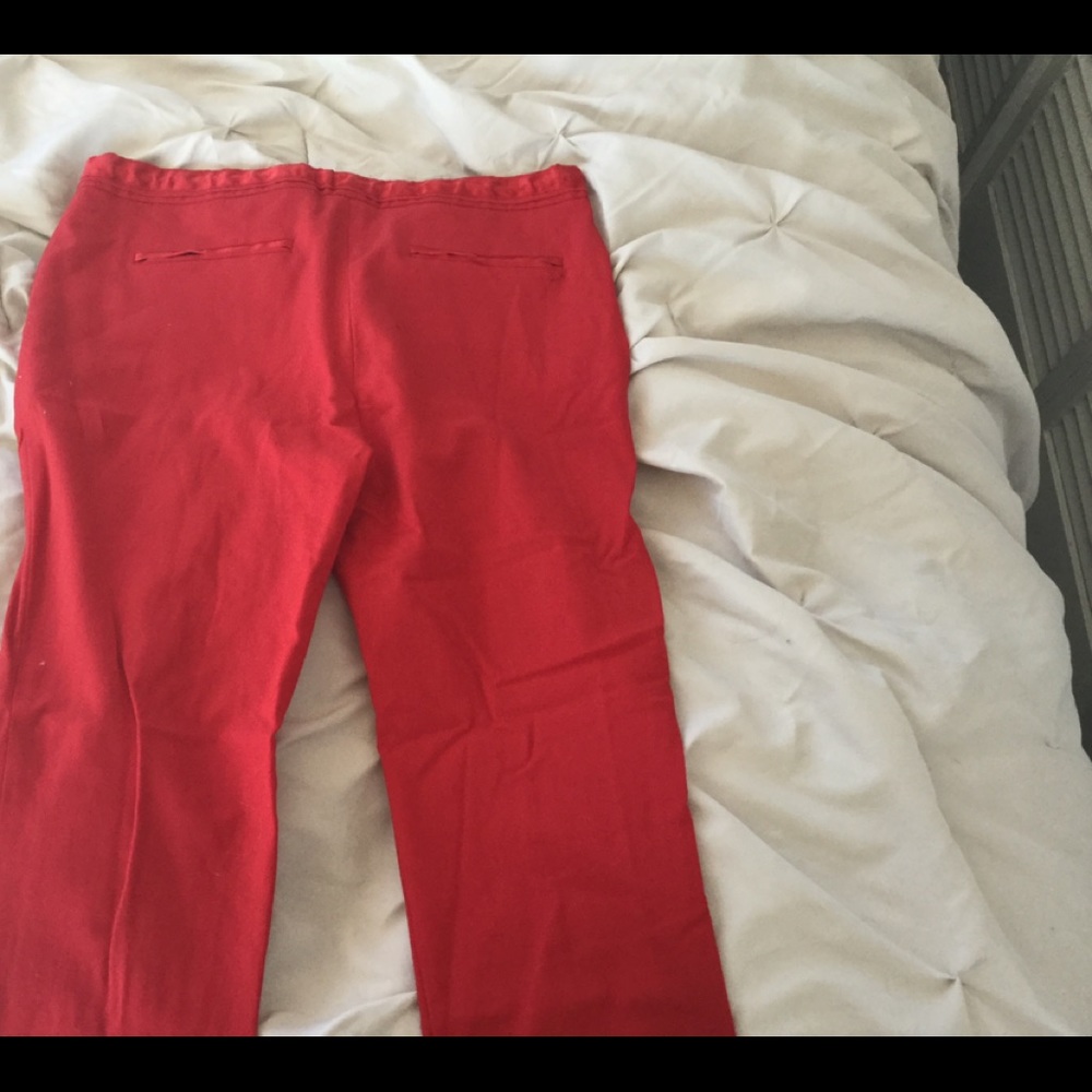 Fun red pants - Picture 3 of 4